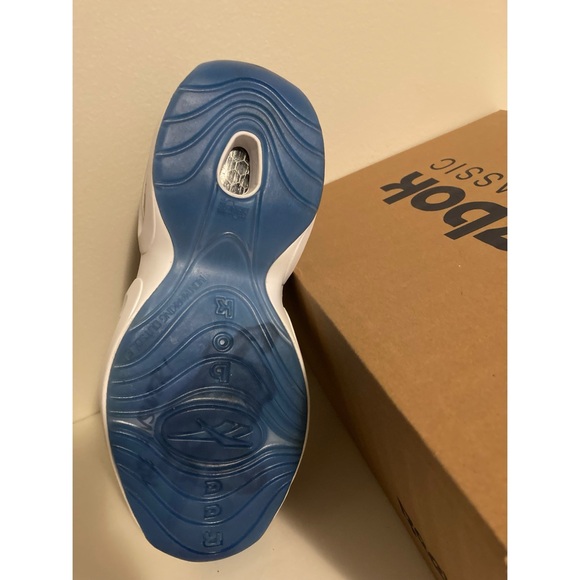 NWT Navy & Gray Reebok Question Mid Major ‘Georgetown’ Size 7 - Picture 4 of 5